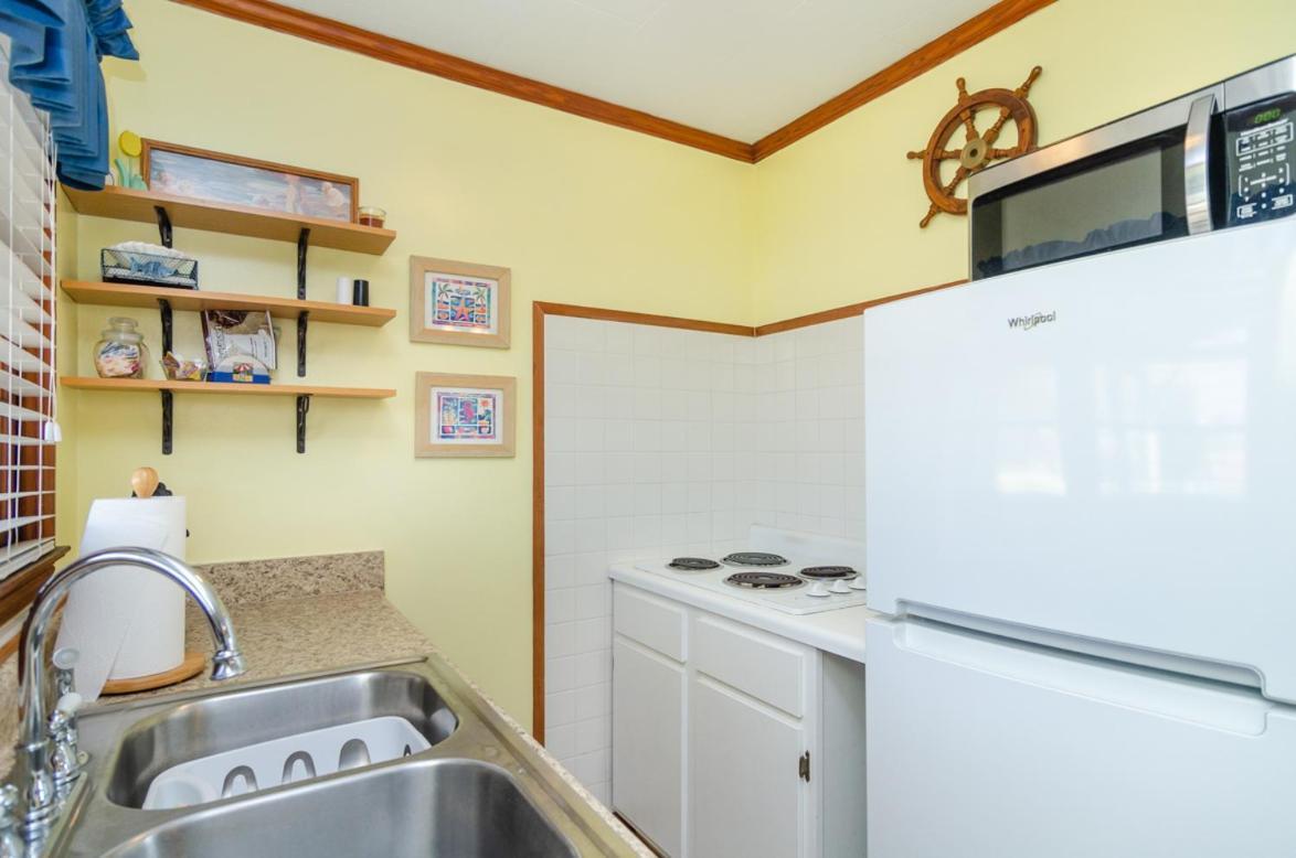 The Pelican Hidden Treasure Inn Room 2 By Bryant Real Estate Кюр Бийч Екстериор снимка
