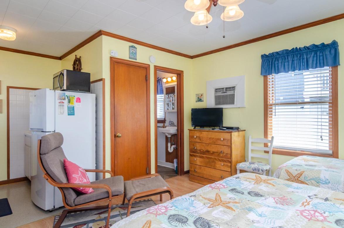 The Pelican Hidden Treasure Inn Room 2 By Bryant Real Estate Кюр Бийч Екстериор снимка